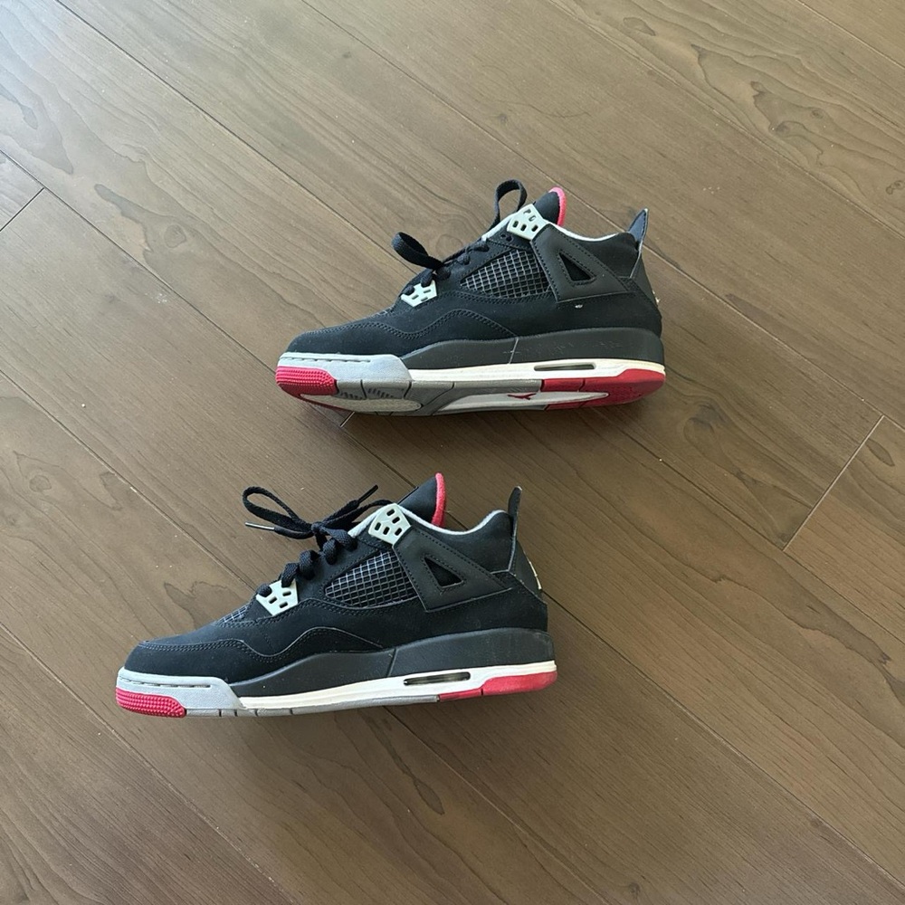 BRED 4 JORDANS SIZE 6Y IN GREAT CONDITION